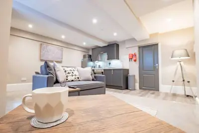 Image de 1 Bed Basement Apartment in Worcester City Centre