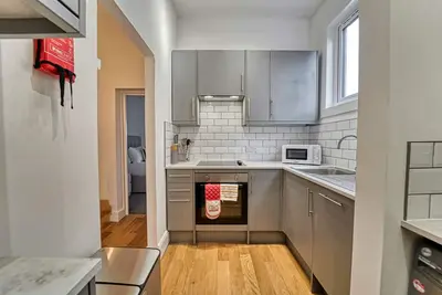 Image de Modern 1 Bedroom Apartment.