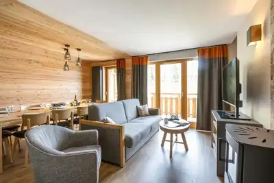 Image de 250m des commerces, piscine, sauna, hammam, terrasse, balcon, télévision, casier à ski, 62m², Risoul