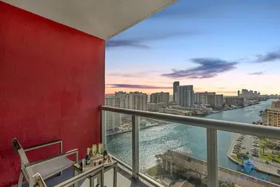 Image de 2br Apartment w/Balcony + Gym & Pool