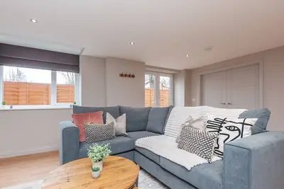 Pass the Keys | Luxurious Retreat with Workspace
