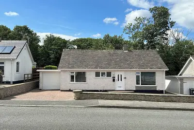80 Breeze Hill, pet friendly, country holiday cottage in Benllech