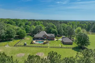Image de Hidden Haven on 9 acre, pond, barn and more, sleeps 20