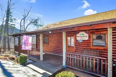 Image de Mtn cabin with views! Short drive to Asheville, Chimney Rock, and Lake James!