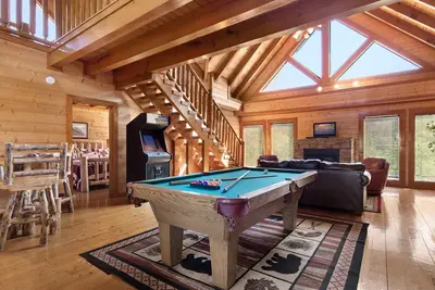 Image de Mountain Theatre Lodge | Movie Theater, Pool Table