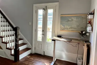 Image de Beautiful home within walking distance to everything