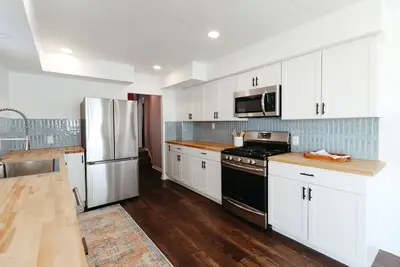 Insta-worthy 3br\/3. 5 Br House in Center or Omaha