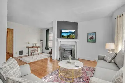 Image de Elmwood Village Victorian Delight for All!