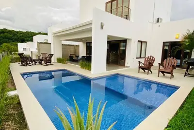 Image de Stunning Ocean Views Home