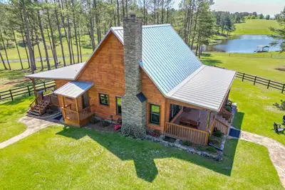 Image de Spacious Alabama Retreat - Deck, Grill & Fire Pit!