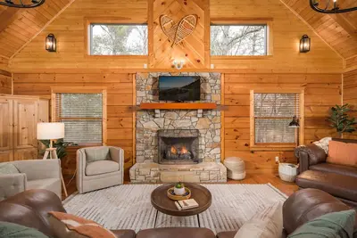 Image de Wrap-Around Porch🏔️Hot Tub ❄️ Firepit🔥 GameRoom🎯