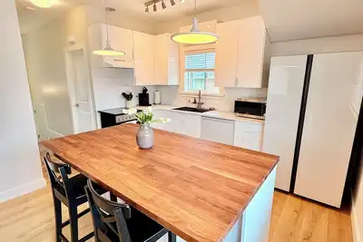Image de Bright 2-bed private home w/ King bed, Ac, patio