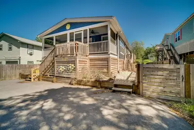 Image de Charleston Home w\/ Porch - 3 Mi to Folly Beach!