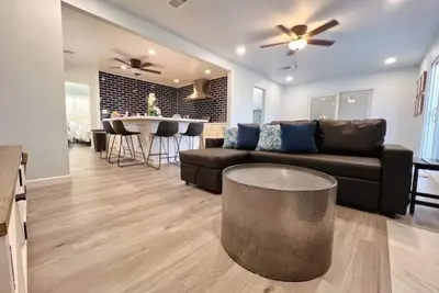 Image de Remodeled House Close 2 Markets DownTown Medical Centers for Long Stay Discount