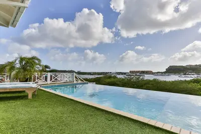 Image de The Harbour View Villa