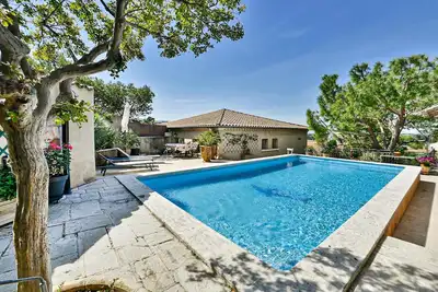 Image de Jolie maison à Châteaurenard avec WiFi