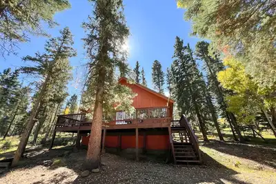 Image de Osito Cabin - Pet Friendly | Hot Tub | Fire Pit | Ms. Pac Man | Telescope