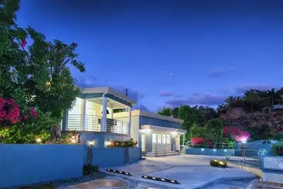 Image de Beautiful New Bungalow /Magens Bay/ 20k Generator. \n