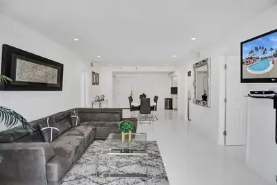 Image de High floor 2bd with beach service/1616