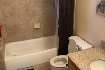 Image de Peaceful House w/ a Washer + Kitchen.