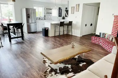 Cheerful two bedroom house with a beautiful backyard