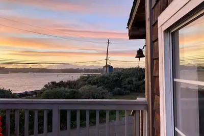 Image de Water’s Edge - Ocean views, Private hot tub