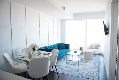 Image de 34th floor Luxury|Pool&Gym|Walk to Roger's Place&Dt