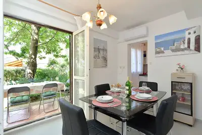 Image de Appartement de deux chambres avec la terrasse Kukci, Porec (A-20797-b)