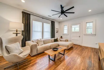 Image de Spacious renovated dog-friendly home with patio, steaming, W\/D, & central Ac