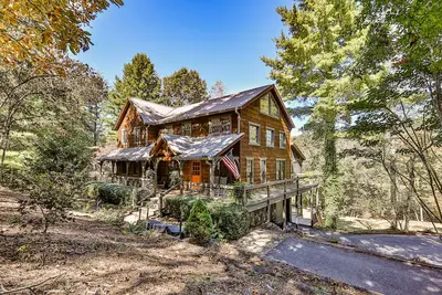 Image de Homey riverfront cabin with hot tub, grill, wood fireplace, Ac, & scenic views