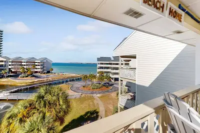 Image de Third-floor condo with Gulf\/bay views, pool, fishing pier