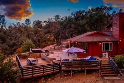Image de Hot tub under the stars! Mountain views/gameroom. Family-friendly Yosemite fun