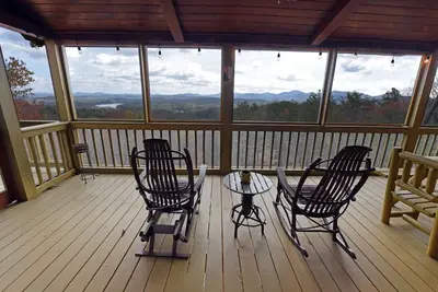 Image de Point of View-Amazing Views-Hot Tub- Pool Table- Wifi- Firepit