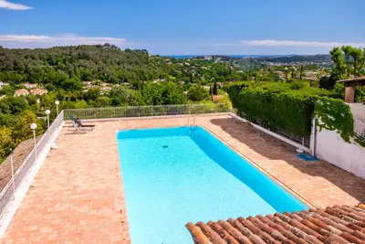 Image de Appartement bas de maison, domaine avec piscine