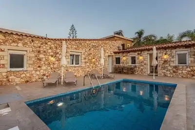 Image de A modern stone villa offering unique traditional experience