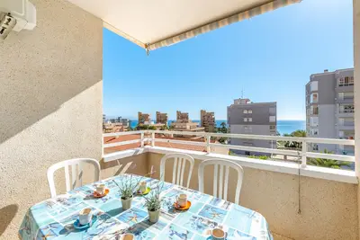 Image de Appartement \"Piso en la playa con piscinas y vistas al mar arenales\".