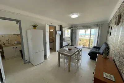 Image de Studio 4 pers. en bord de mer avec balcon, parking et animaux admis Ă Saint-Cyprien.