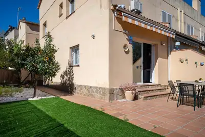 Image de Maison 4 chambres avec A/A, barbecue et parking à 230m de la plage, proche commerces et restaurants