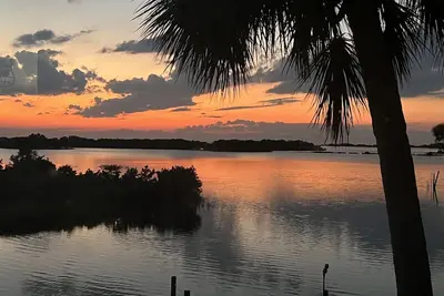 Image de Waterfront Cottages with Sunsets, Kayaks Included!