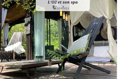 Image de Cabane et Spa de verre et de bois en Gironde
