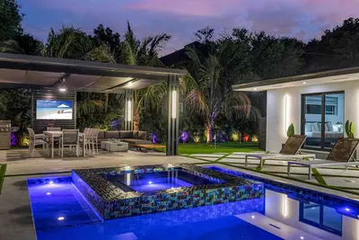 Image de 6 Bedroom Miami Getaway Paradise Gated Parking