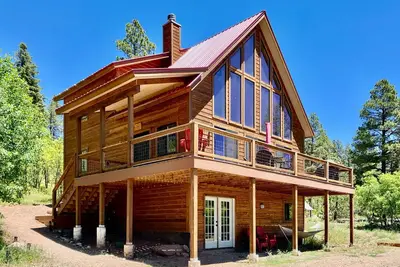 Image de Amazing lake view home with fireplace, W/D, kitchen, grill, balcony, and deck