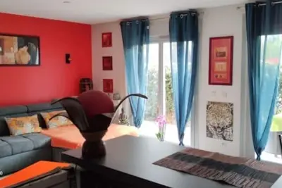 Image de Très beau T 2 50 m 2 avec terrasse proche lac et ville.