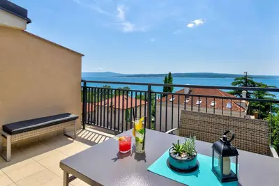 Image de Appartement de vacances avec balkpn et vue sur la mer