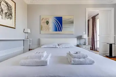 Image de 150m2 2 bedroom apartment overlooks Luxembourg Gardens.