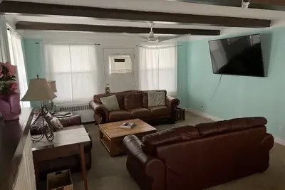 Image de Historic Beach Side Getaway - Pet friendly, WiFi by RedAwning
