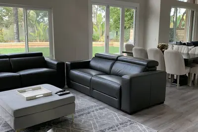 Image de Elegant home away from home Fully upgraded 4 + 3 + Loft So Orange County