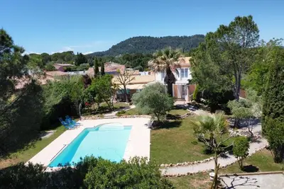 Superbe villa classée 5*  10 pers. clim, piscine spa tyrolienne billard pétanque