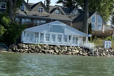 Image de Completely renovated cottage on beach
