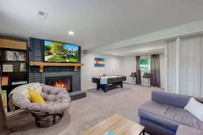 Image de Cozy Four-Bedroom Retreat with Fun and Air Hockey